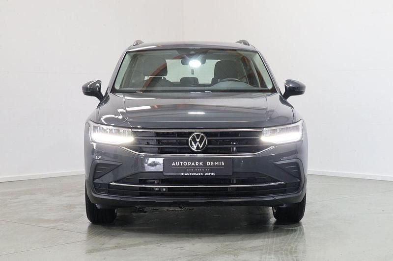 Second-hand VW Tiguan Life 150 CP (110 kW) 2023 Gri SUV