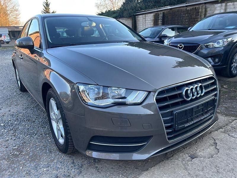 Gebraucht Audi A3 Attraction 122 PS (89 kW) 2014 Grau Limousine