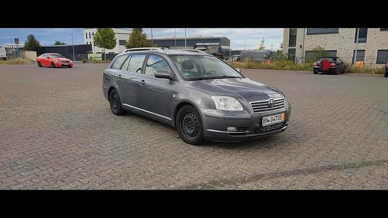 Grau Gebraucht 2005 Toyota Avensis Kombi | 2.500 € (Fairer Preis) - Bild 1/4