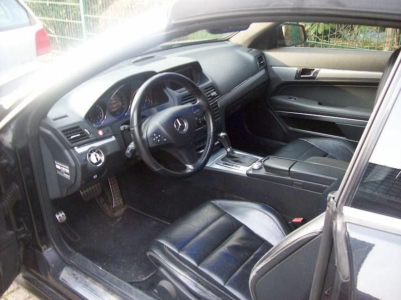 Gebraucht Mercedes E200 AMG 184 PS (135 kW) 2010 Schwarz Cabrio