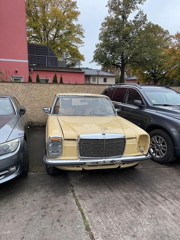 Beige Gebraucht 1974 Mercedes W115 Limousine | 5.000 € - Bild 1/4