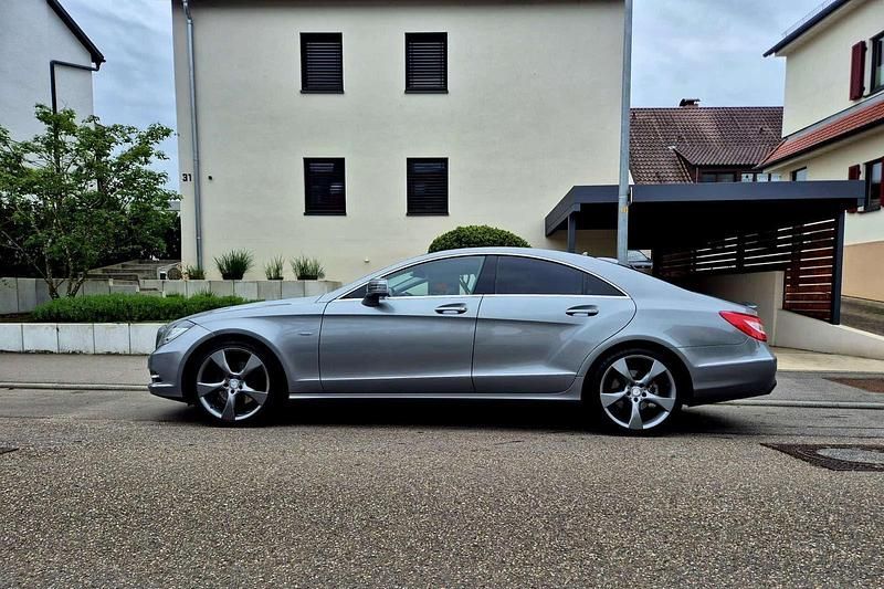 Schwarz Gebraucht 2011 Mercedes CLS350 Coupé | 16.700 € (Fairer Preis) - Bild 1/4