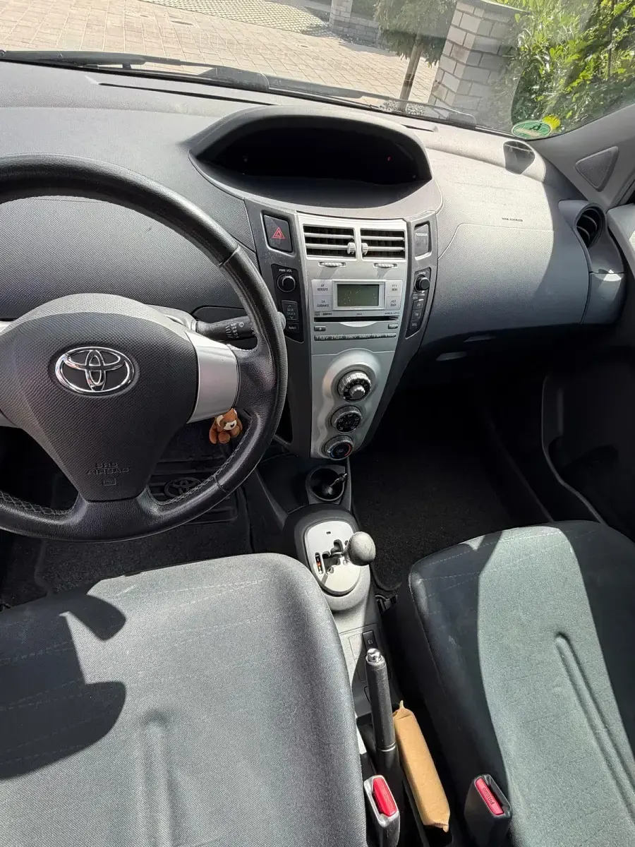 Gebraucht Toyota Yaris 87 PS (63 kW) 2008 Schwarz Kleinwagen