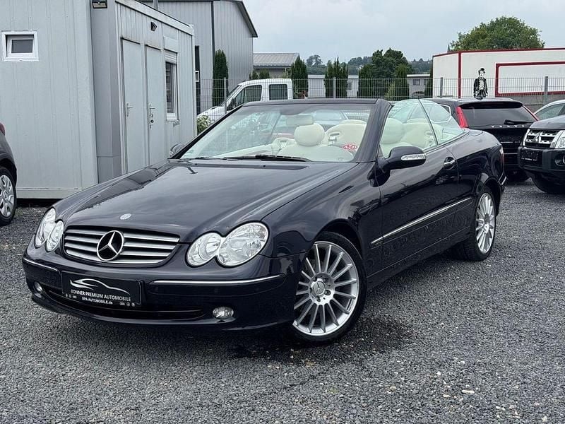 Blau Gebraucht 2004 Mercedes CLK200 Cabrio | 12.975 € - Bild 1/4