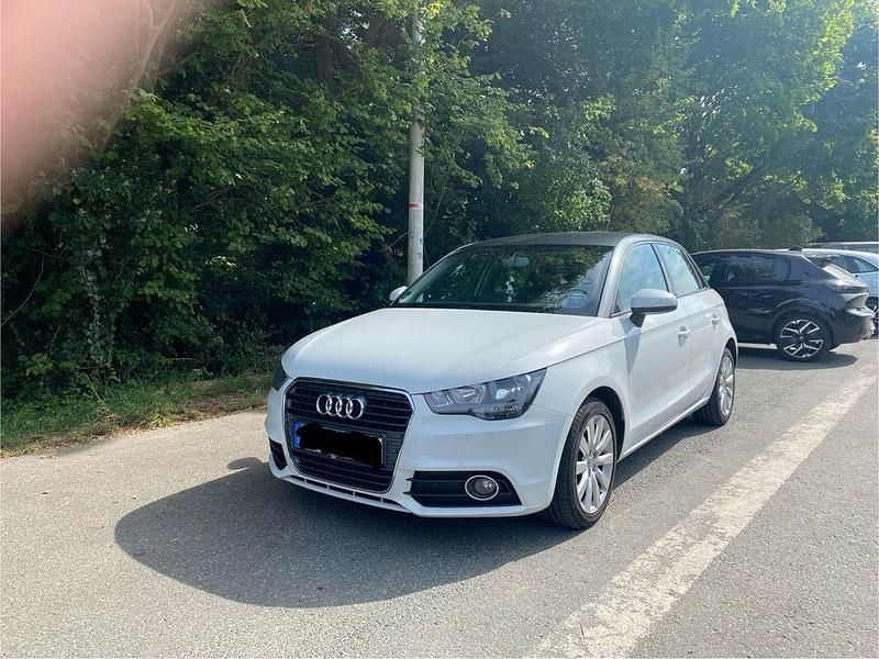 Weiß Gebraucht 2012 Audi A1 Sportback Ambition Kleinwagen | 9.900 € (Teuer) - Bild 1/4