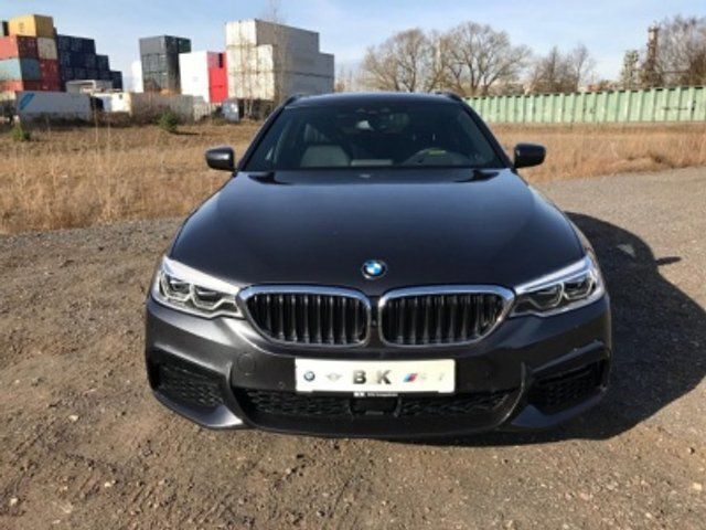 Gebraucht BMW 520 M Sport 190 PS (139 kW) 2020 Grau metallic Kombi