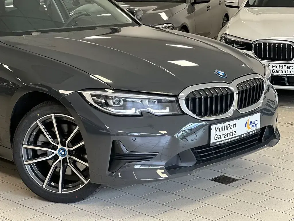 Gebraucht BMW 320e Advantage 204 PS (150 kW) 2022 Grau Limousine