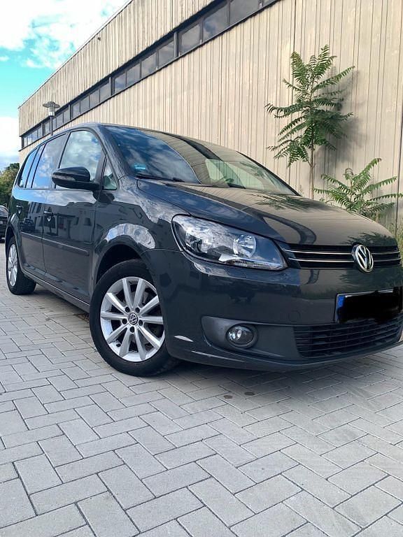 Grau Gebraucht 2014 VW Touran Trendline Van / Kleinbus | 4.999 € (Superpreis) - Bild 1/4