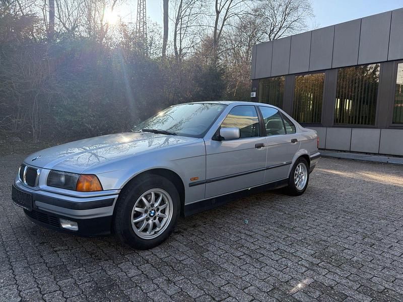 Grau Gebraucht 1997 BMW 323 Limousine | 2.999 € (Superpreis) - Bild 1/4
