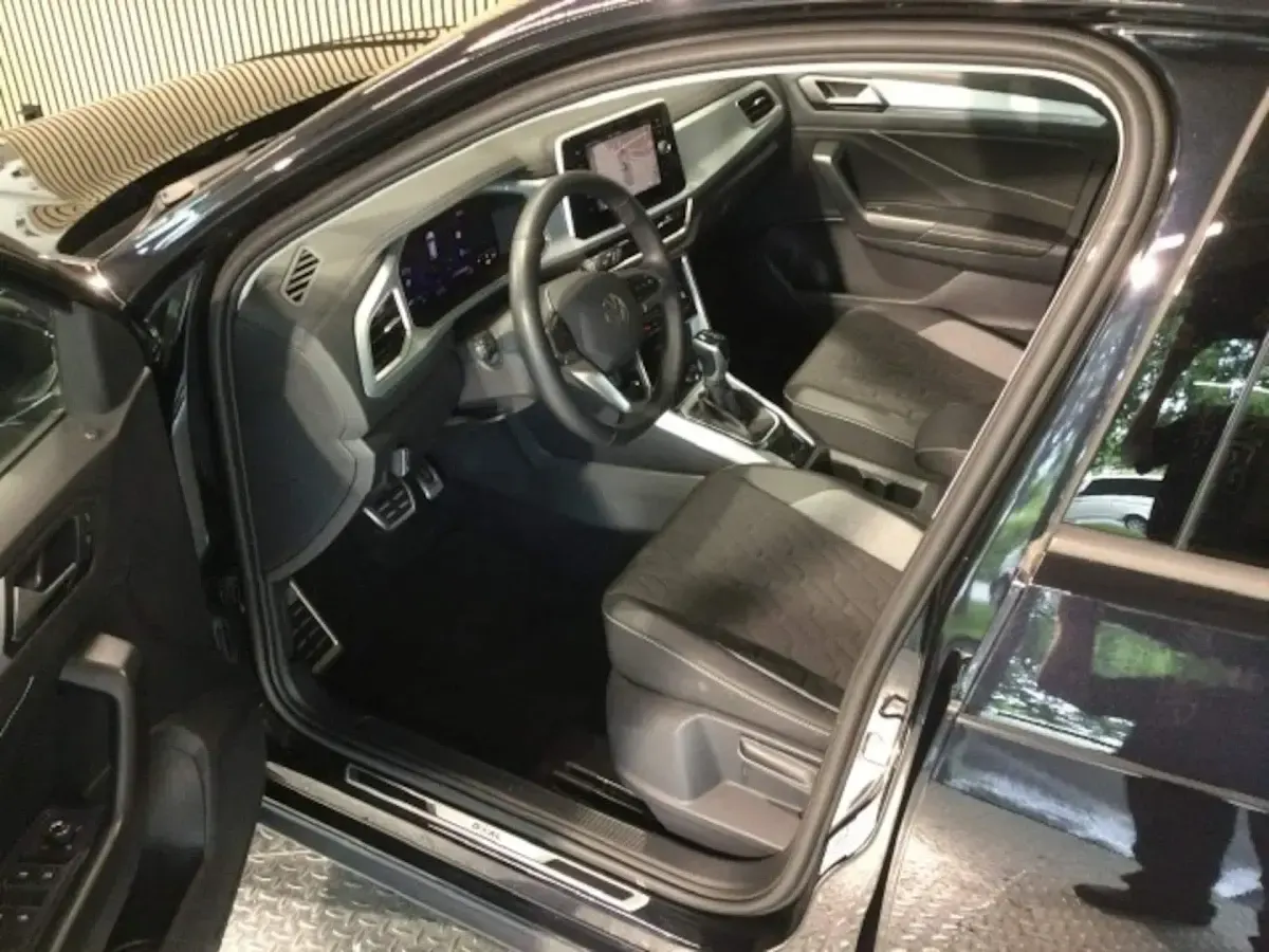 Gebraucht VW T-Roc Goal 150 PS (110 kW) 2025 Deep black perleffekt (schwarz) SUV