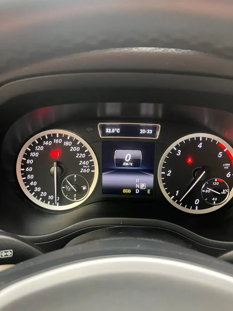 Gebraucht Mercedes B220 170 PS (125 kW) 2014 Rot Kleinwagen