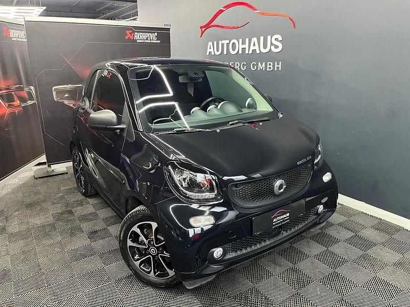 Weiß Gebraucht 2018 Smart ForTwo Electric Drive Coupé | 8.990 € - Bild 1/4