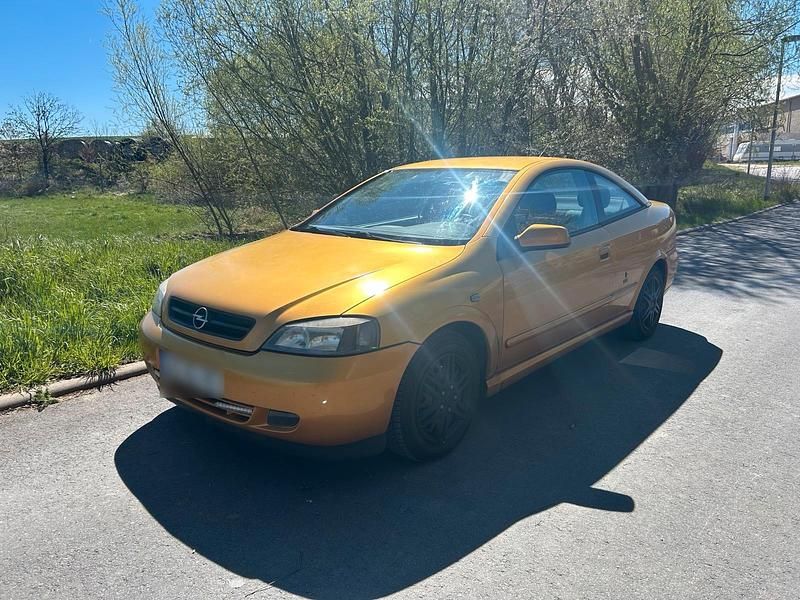 Second-hand Opel Astra 115 CP (84 kW) 2000 Auriu Coupe