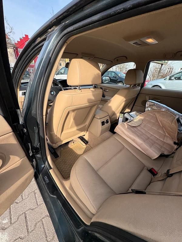 Gebraucht BMW 318 2012 Grau Kombi