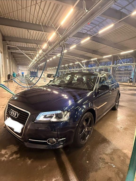 Second-hand Audi A3 Attraction 105 CP (77 kW) 2012 Albastru Hatchback
