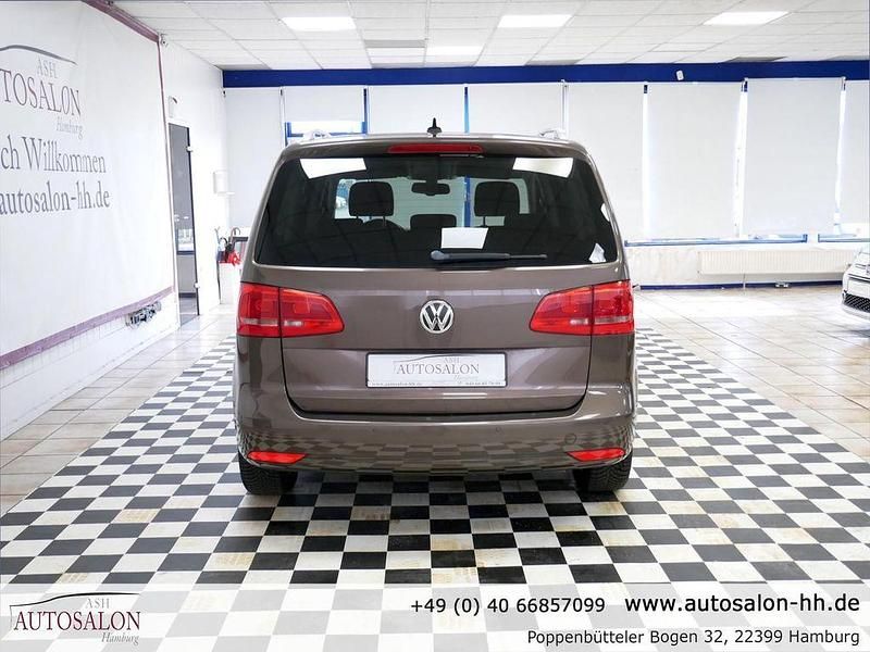 Gebraucht VW Touran Life 105 PS (77 kW) 2013 Braun Van / Kleinbus