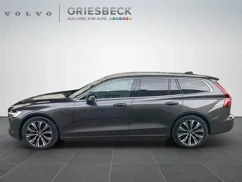 Gebraucht Volvo V60 Plus 455 PS (334 kW) 2023 Platinum grey / metallic Kombi