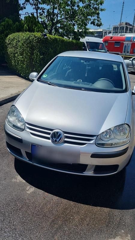 Silber Gebraucht 2004 VW Golf V Kleinwagen | 2.690 € (Fairer Preis) - Bild 1/4