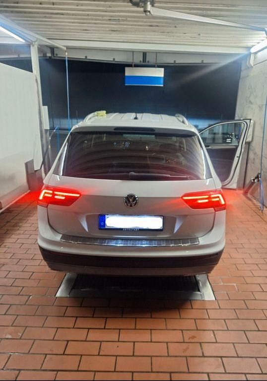 Weiß Gebraucht 2018 VW Tiguan Allspace Comfortline SUV | 14.999 € (Fairer Preis) - Bild 1/4
