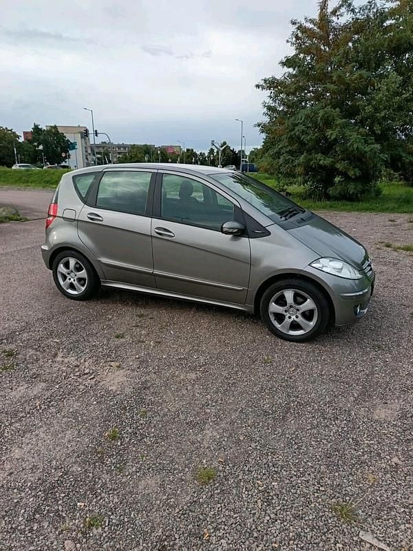 Silber Gebraucht 2005 Mercedes A150 Van / Kleinbus | 3.000 € (Fairer Preis) - Bild 1/4