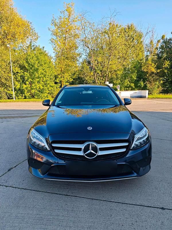 Gebraucht Mercedes C220 204 PS (150 kW) 2018 Blau Kombi