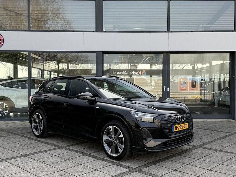 Gebraucht Audi Q4 e-tron Competition 150 kW (204 PS) 2021 Schwarz SUV