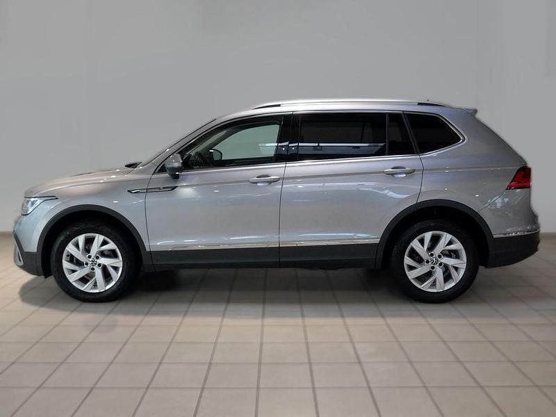 Gebraucht VW Tiguan Allspace Life 150 PS (110 kW) 2022 Pyrit silber metallic SUV