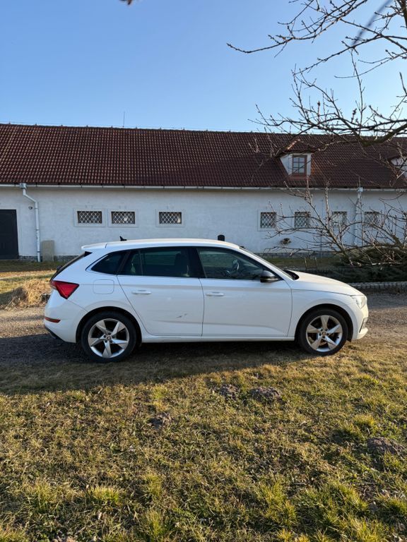 Gebraucht Skoda Scala Style 116 PS (85 kW) 2019 Weiß Kleinwagen