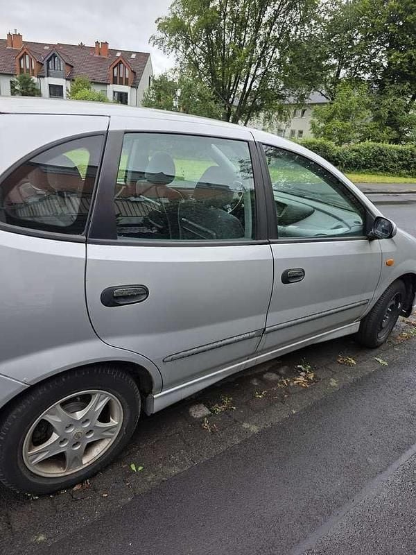 Gebraucht Nissan Almera Tino Acenta 116 PS (85 kW) 2006 Silber Van / Kleinbus