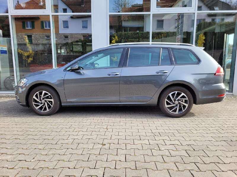Indiumgrau met. Gebraucht 2018 VW Golf VII Join Kombi | 15.994 € (Etwas zu teuer) - Bild 1/4