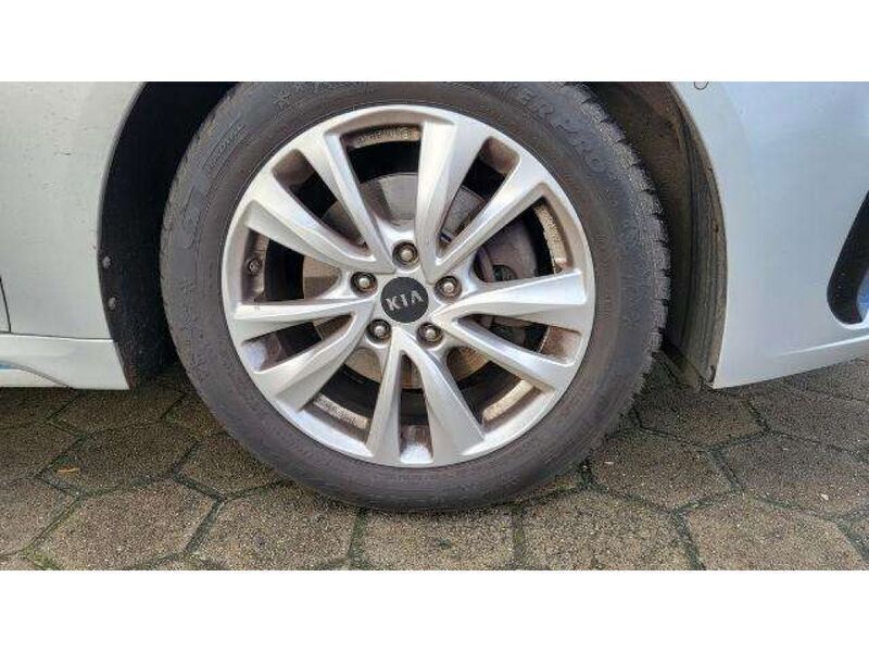 Gebraucht Kia Optima Spirit 154 PS (113 kW) 2019 (4ss) seidensilber met. Kombi