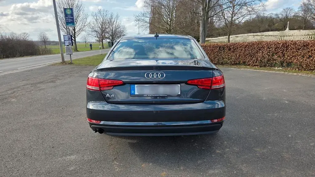 Gebraucht Audi A4 Ambiente 150 PS (110 kW) 2017 Grau Limousine