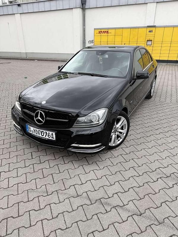 Gebraucht Mercedes C250 Avantgarde 204 PS (150 kW) 2011 Schwarz Limousine