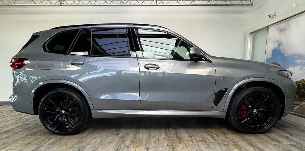 Gebraucht BMW X5 M Sport 298 PS (219 kW) 2025 (0c4w) skyscraper grey metallic SUV