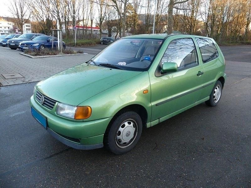 Grün Gebraucht 1998 VW Polo Comfortline Limousine | 2.200 € (Fairer Preis) - Bild 1/4