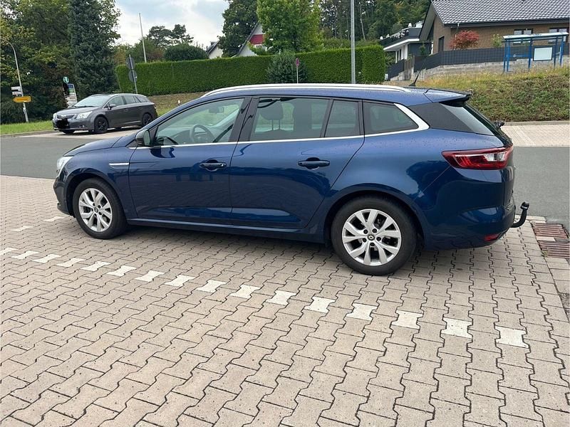 Blau Gebraucht 2019 Renault Mégane GrandTour LIMITED Kombi | 13.500 € (Fairer Preis) - Bild 1/4
