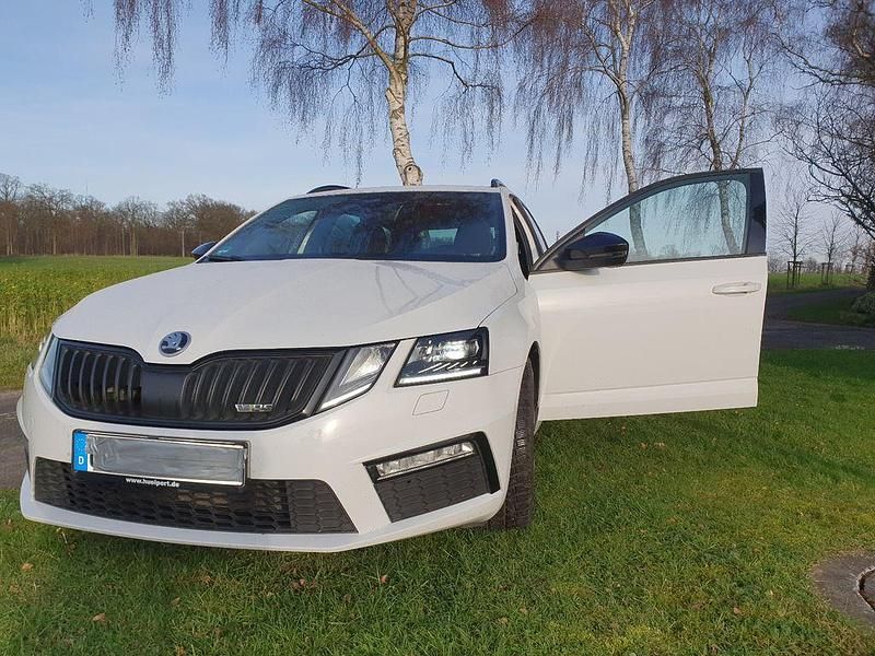 Weiß Gebraucht 2017 Skoda Octavia RS Kombi | 15.899 € (Fairer Preis) - Bild 1/4