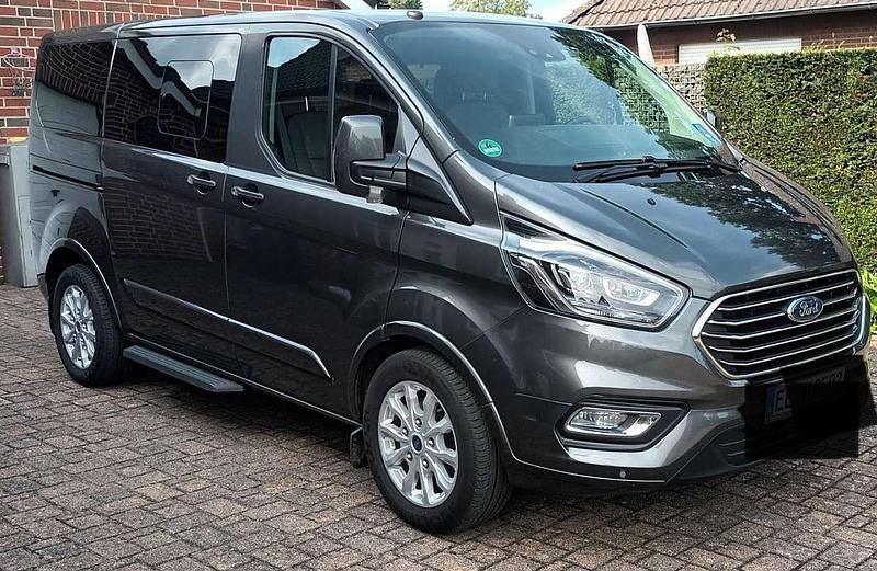 Grau Gebraucht 2019 Ford Transit Custom Titanium X Van / Kleinbus | 30.900 € (Teuer) - Bild 1/4