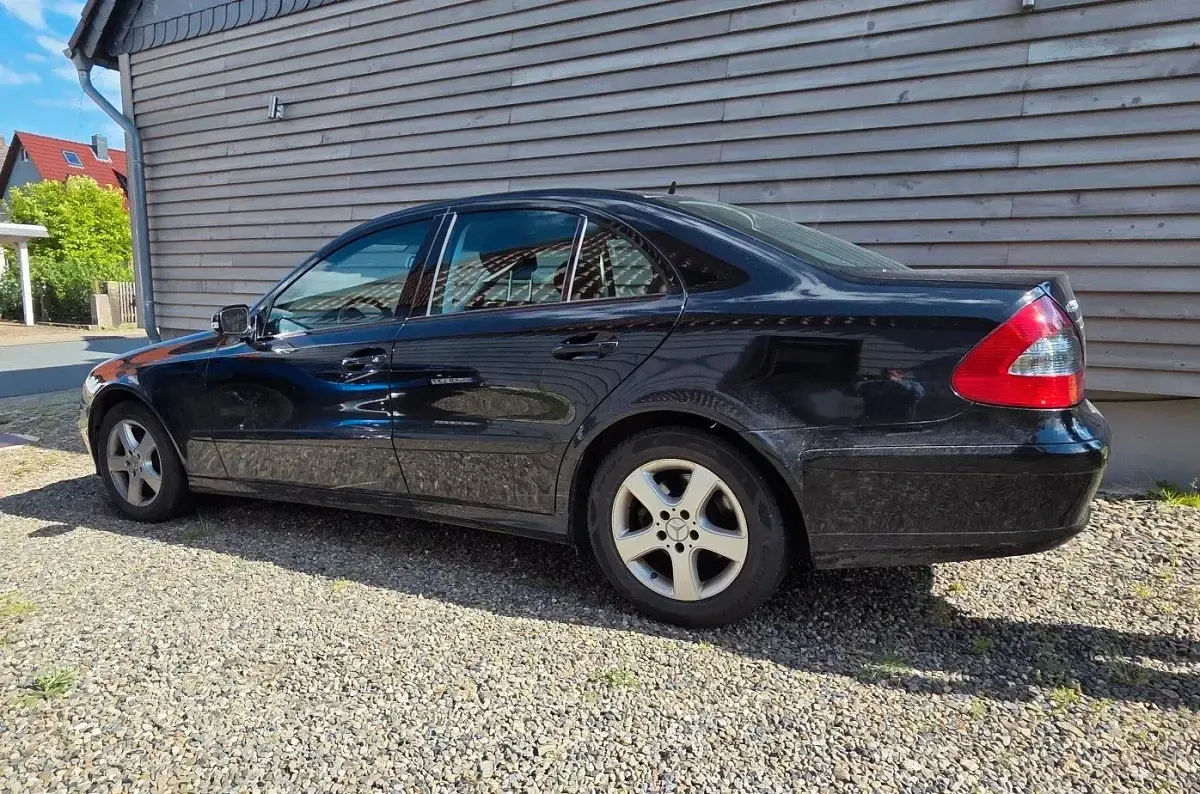 Gebraucht Mercedes E200 184 PS (135 kW) 2007 Schwarz Limousine