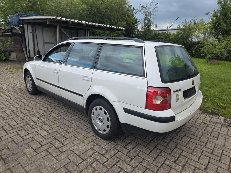 Gebraucht VW Passat 131 PS (96 kW) 2002 Weiß Kombi