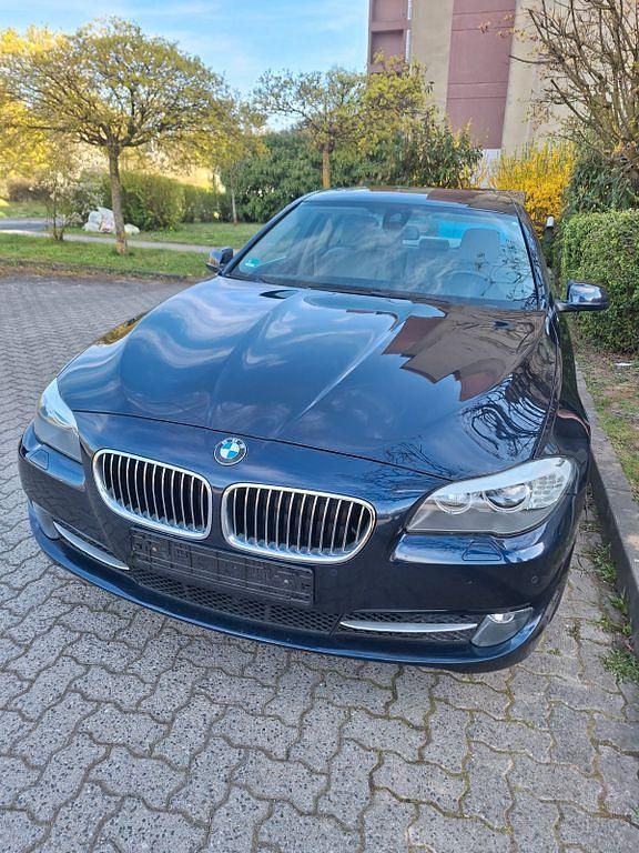 Gebraucht BMW 530 258 PS (189 kW) 2013 Blau Limousine