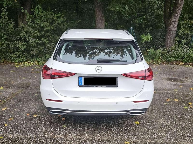 Weiß Gebraucht 2022 Mercedes C200 Avantgarde Kombi | 29.495 € (Superpreis) - Bild 1/4
