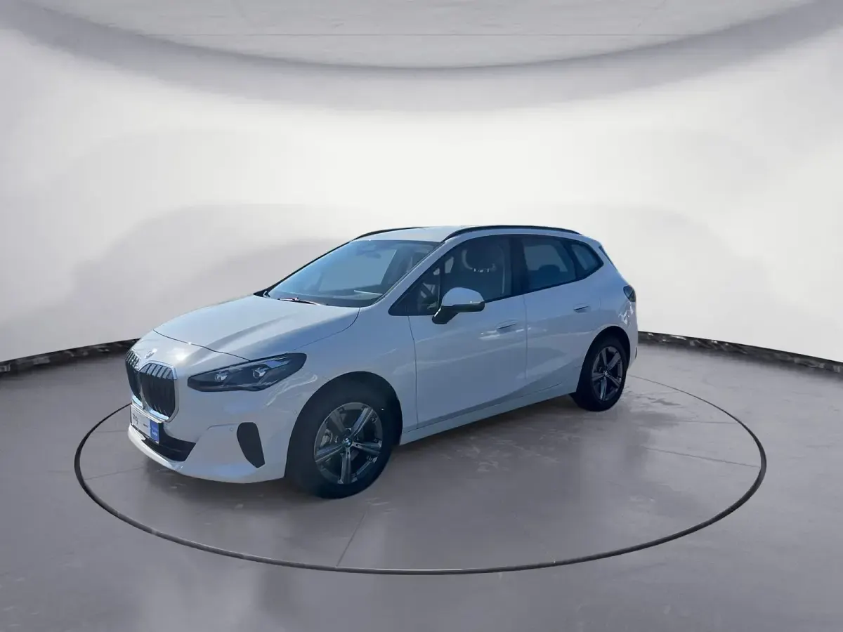 Gebraucht BMW 220 Active Tourer 170 PS (125 kW) 2025 Weiß Van / Kleinbus