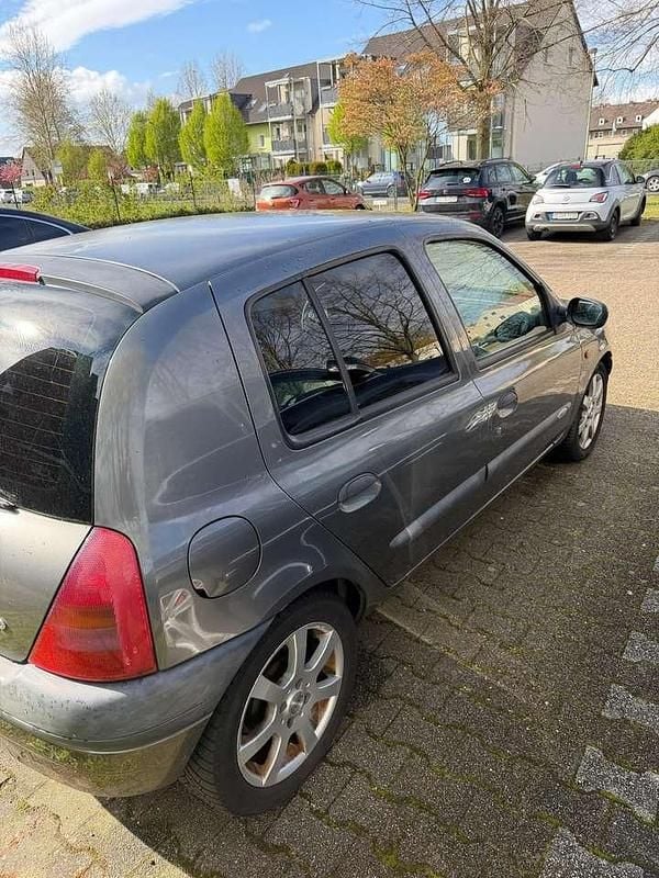 Gebraucht Renault Clio II 107 PS (78 kW) 2000 Grau Limousine