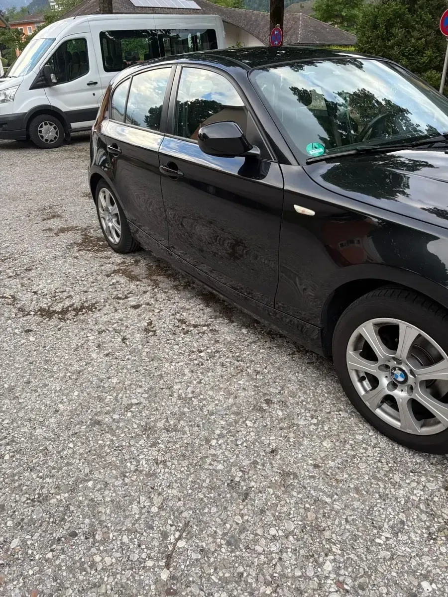 Gebraucht BMW 116 122 PS (89 kW) 2011 Schwarz Kleinwagen
