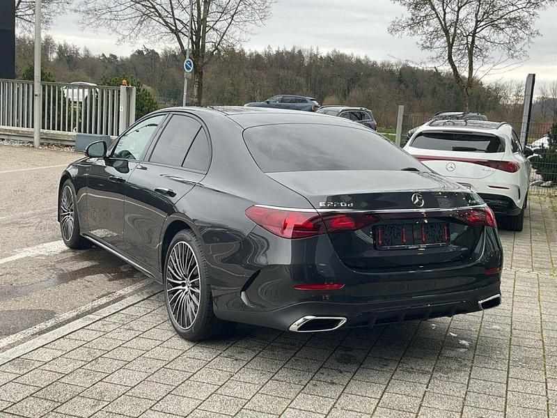 Gebraucht Mercedes E220 AMG 197 PS (144 kW) 2026 Grau Limousine