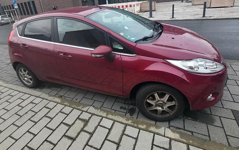 Gebraucht Ford Fiesta 66 PS (48 kW) 2008 Rot Kleinwagen