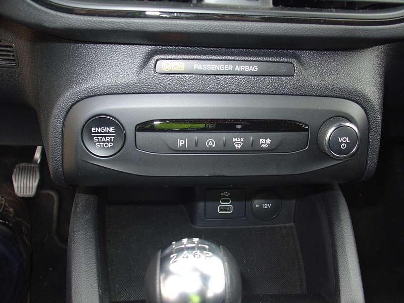 Gebraucht Ford Focus ST-Line 125 PS (91 kW) 2024 Obsidianschwarz metallic Kombi