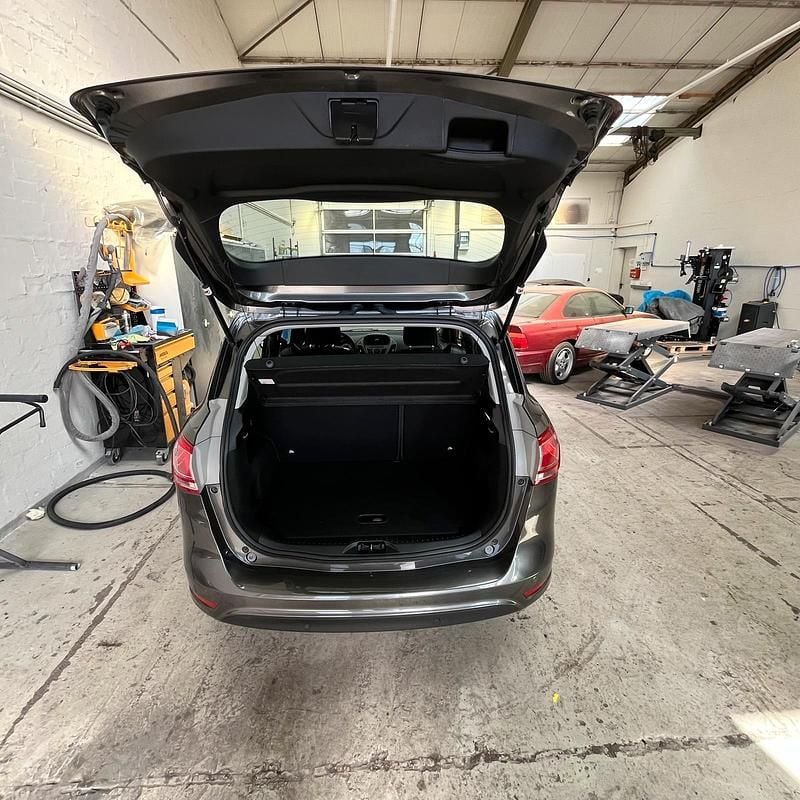 Second-hand Ford B-MAX 105 CP (77 kW) 2017 Gri Monovolum