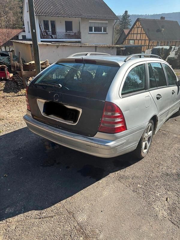 Second-hand Mercedes 220 2006 Andere farben Berlinǎ